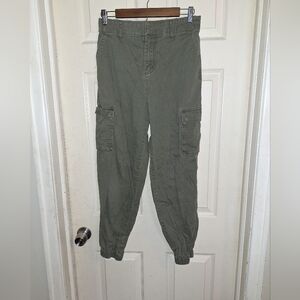 Forever 21 pants elastik at ankles size medium